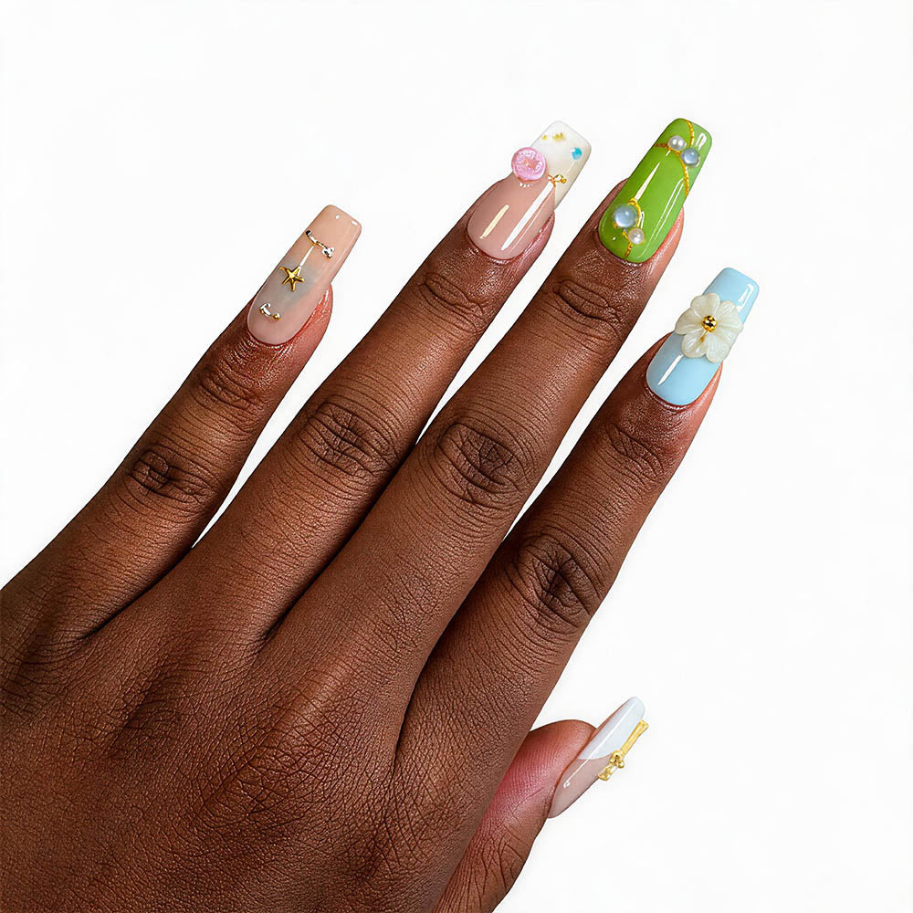 Handmade Color Block 3D White Flower Press On Nails, Green Blue Nude Long Coffin Fake Nails with Rhinestone & Gold Metal Charms, Reusable Luxury False Nail Tips