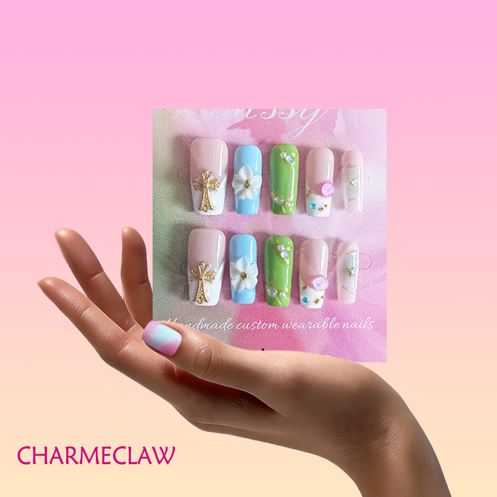 Handmade Color Block 3D White Flower Press On Nails, Green Blue Nude Long Coffin Fake Nails with Rhinestone & Gold Metal Charms, Reusable Luxury False Nail Tips